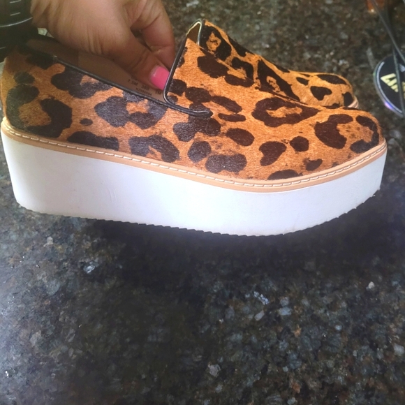 DKNY Leopard stack shoes - Picture 2 of 6